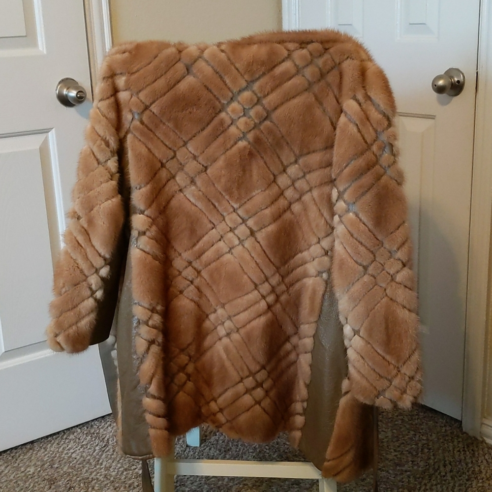 ON SALE!! Vintage fox fur coat comes with leather belt